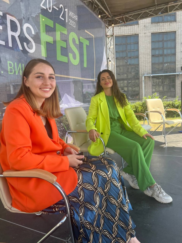 photo_5251687608285776397_y (1).jpg