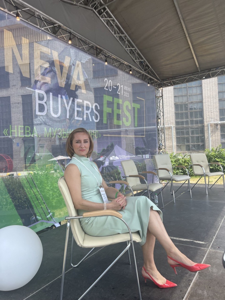 photo_5251687608285776396_y (1).jpg